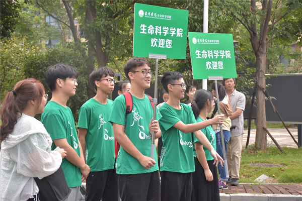 1536664905182454.jpg 绿色迎新2_副本.jpg