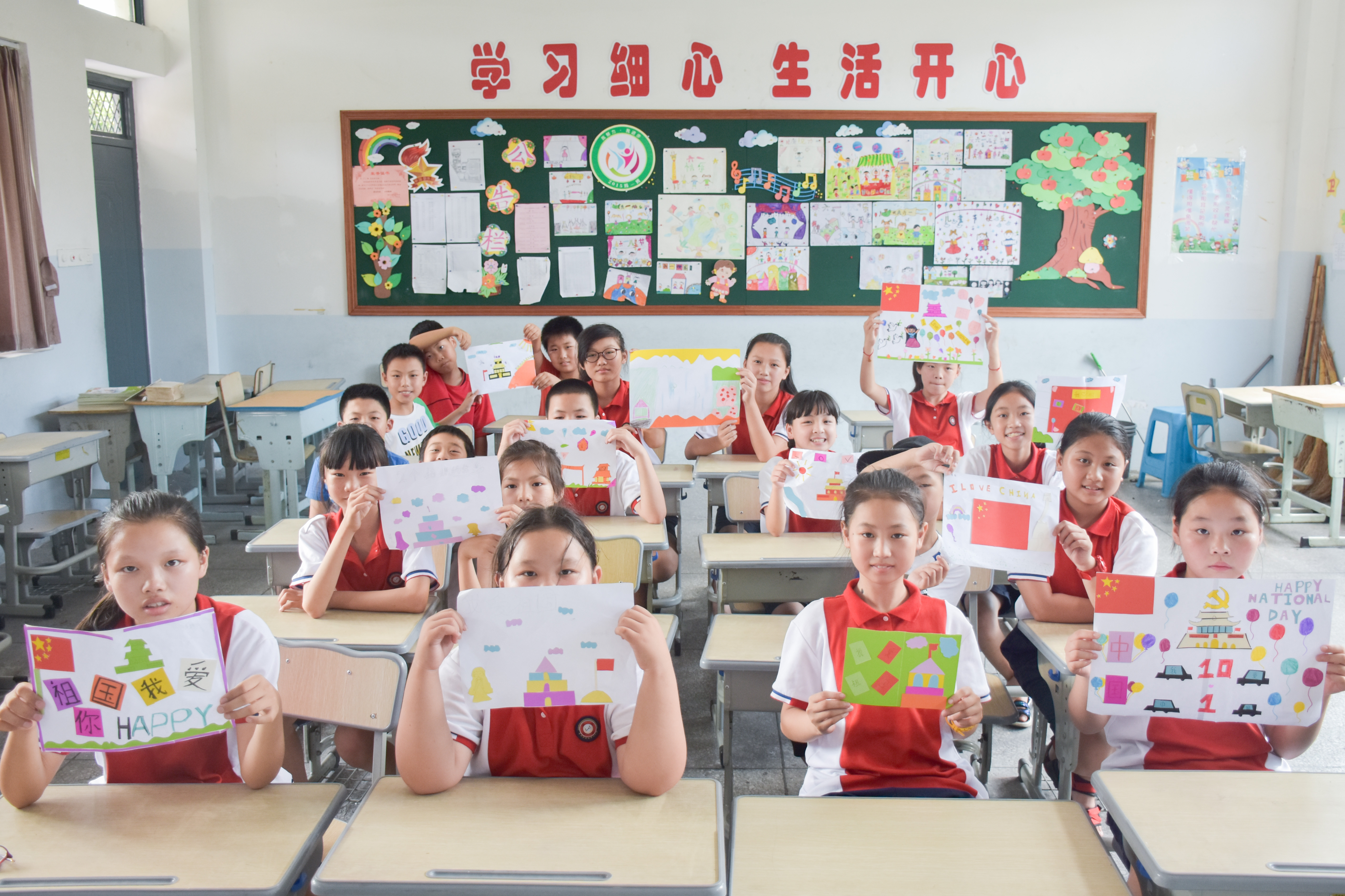 1531901801691606.jpg 01 美术课作品展示.jpg